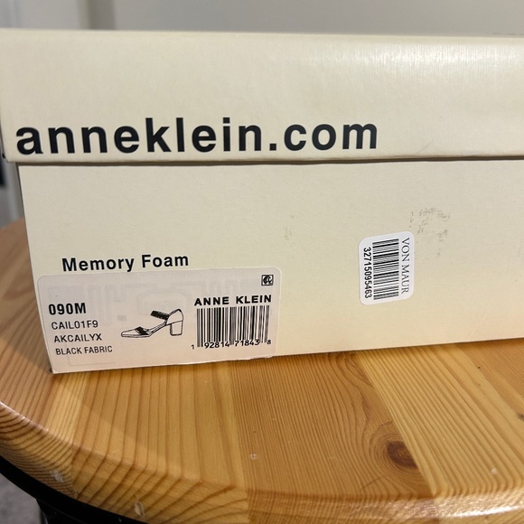 Anne Klein Black Block Heels Sz 9 - Picture 7 of 7